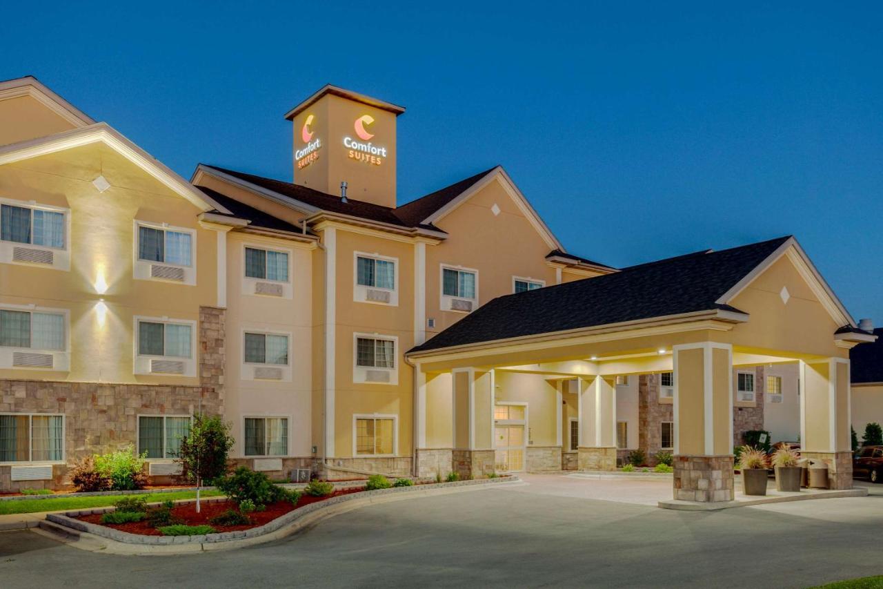 Comfort Suites Johnson Creek Conference Center Exterior photo